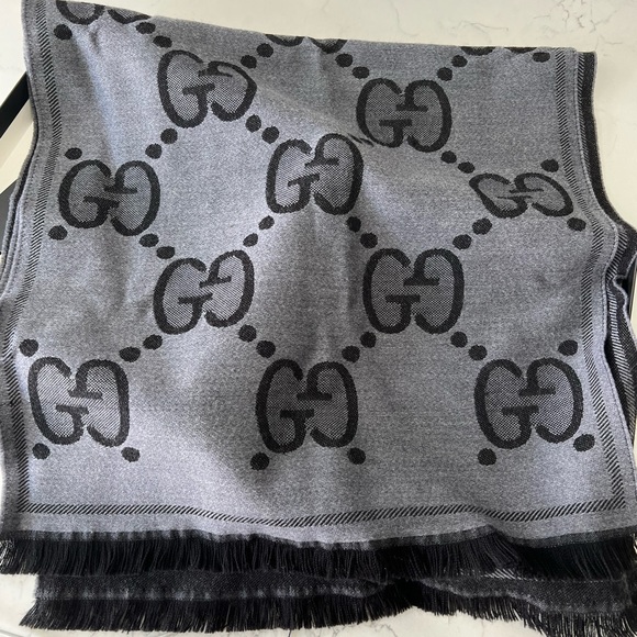 GUCCI SCARF - Picture 3 of 6